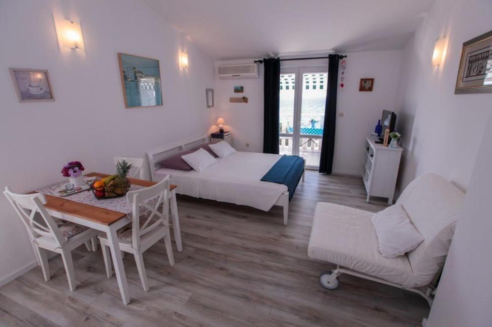 Apartments Luka Rogoznica  Luaran gambar